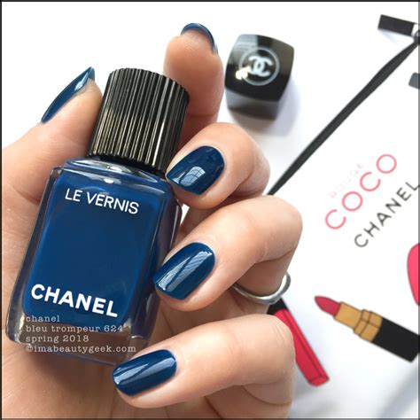 chanel vernis bleu|Chanel vernis 610 halo.